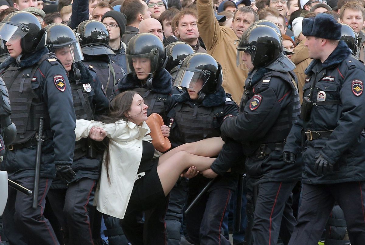 To zdjęcie stało się symbolem demonstracji. Dziewczyna w białym płaszczu opowiedziała, co się wydarzyło