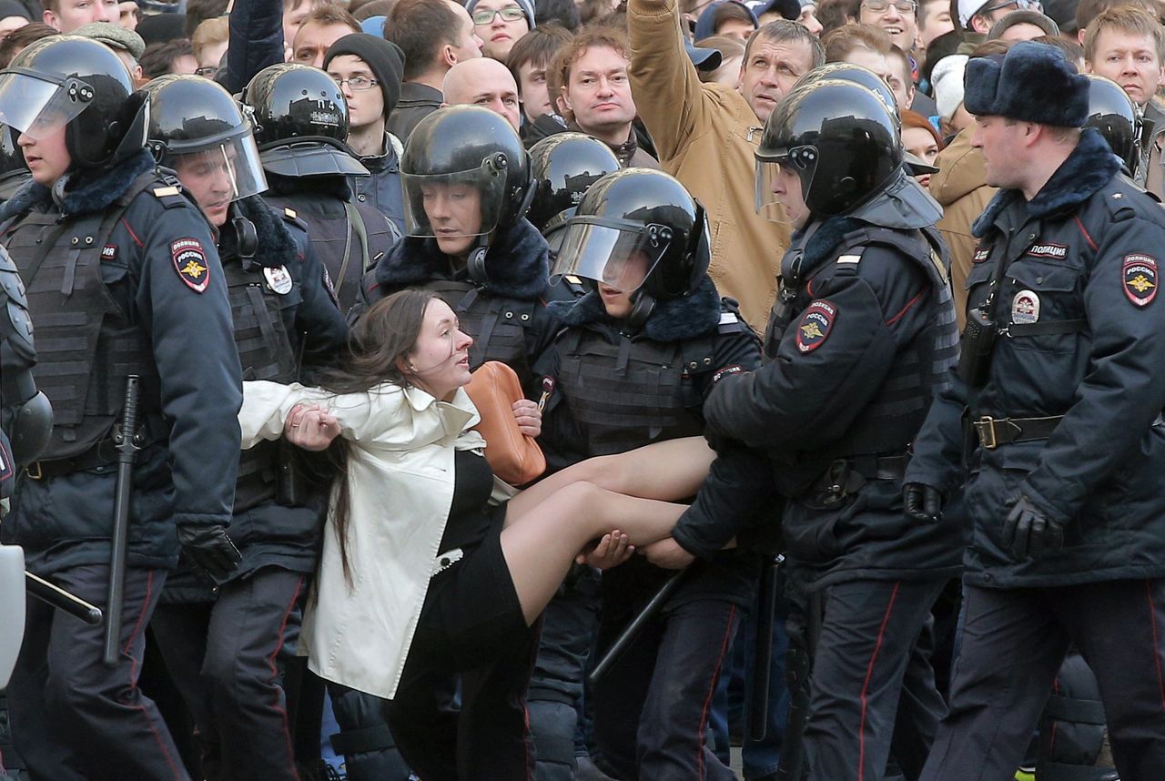 To zdjęcie stało się symbolem demonstracji. Dziewczyna w białym płaszczu opowiedziała, co się wydarzyło