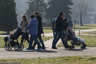 Urlop rodzicielski dłuższy o dwa miesiące? "To polityka antyrodzinna"