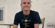 Romeo Beckham świętuje 18. urodziny. Wyprawił imprezę w stylu LGBT. Tort to jedna wielka tęcza. Fani: "Chcesz coś ogłosić?"