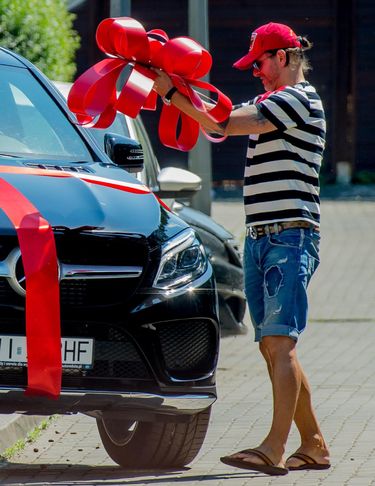 Małgorzata Rozenek dostała od Radosława Majdana Mercedes-Benz GLE 350d 4Matic Coupe na 40 urodziny
