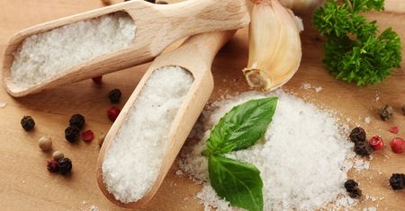 Sposoby na ograniczenie soli w diecie. Jedzenie nie będzie mdłe