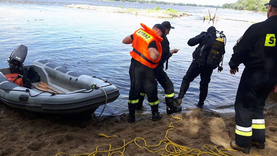 Poszukiwania dwóch nastolatków w jeziorze. "Działania humanitarne"