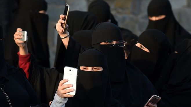 Snapchat zablokował kanał Al-Dżaziry w Arabii Saudyjskiej. Wszystko przez zależność finansową stacji od emira Kataru