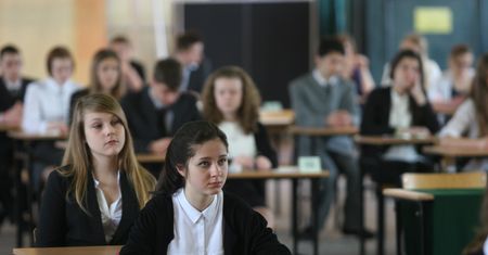 "Nie nakręcajmy się". Psycholożka radzi, jak rozmawiać z dzieckiem po egzaminach gimnazjalnych