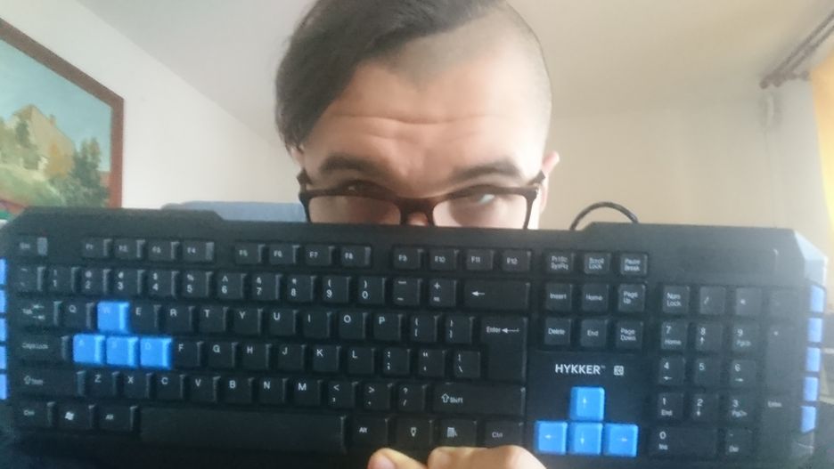 O dziwo, klawiatura od Hykkera jest lekka jak piórko. Jednak dalej sprawia wrażenie solidnej.