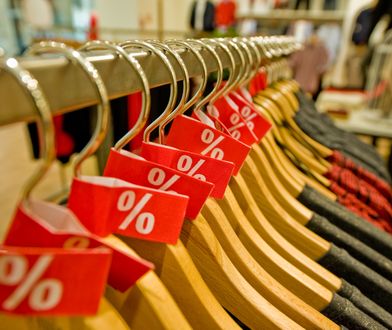 UOKiK o wyprzedażach i przecenach: tak naprawdę to nie klienci ruszają na łowy