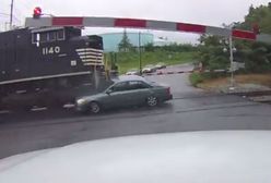 Pociąg miażdży osobówkę. Kobieta nie miała miejsca, żeby zjechać z torów