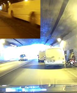 #dziejesiewmoto: kierowca taranuje motocyklistę