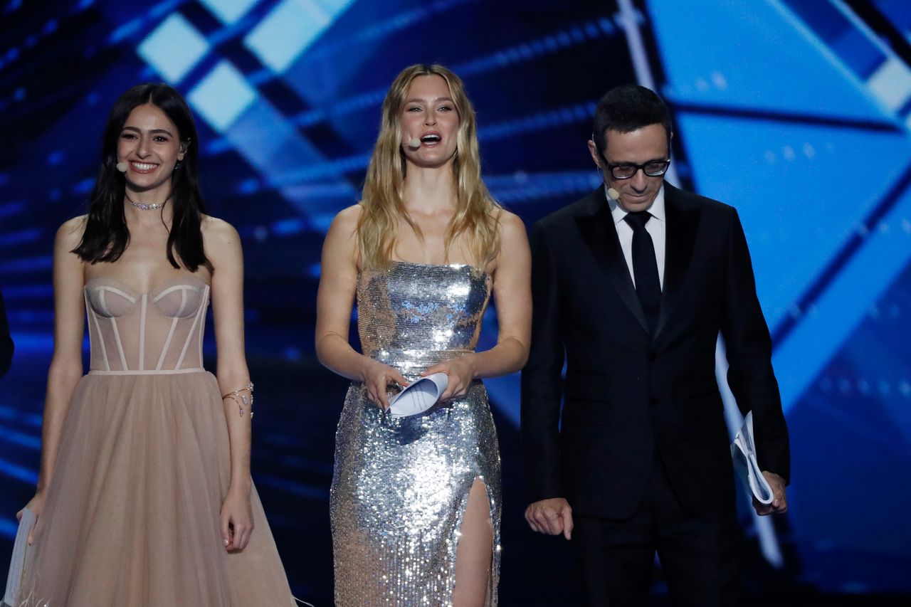 Eurowizja 2019. Bar Refaeli w dwóch kreacjach. Najbardziej znana izraelska modelka świetnie się spisała