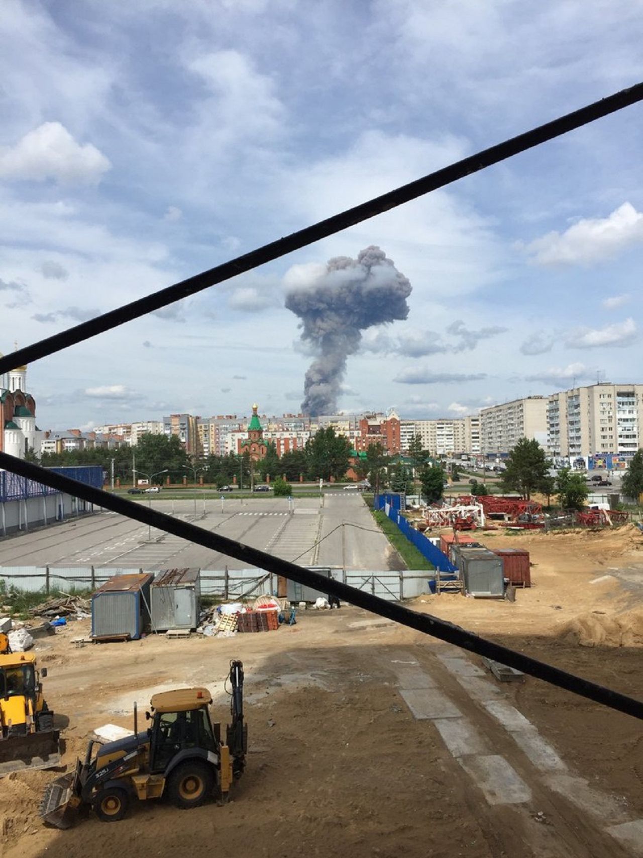 Rosja. Ofiary w potężnej eksplozji. Słup dymu nad Dzierżyńskiem