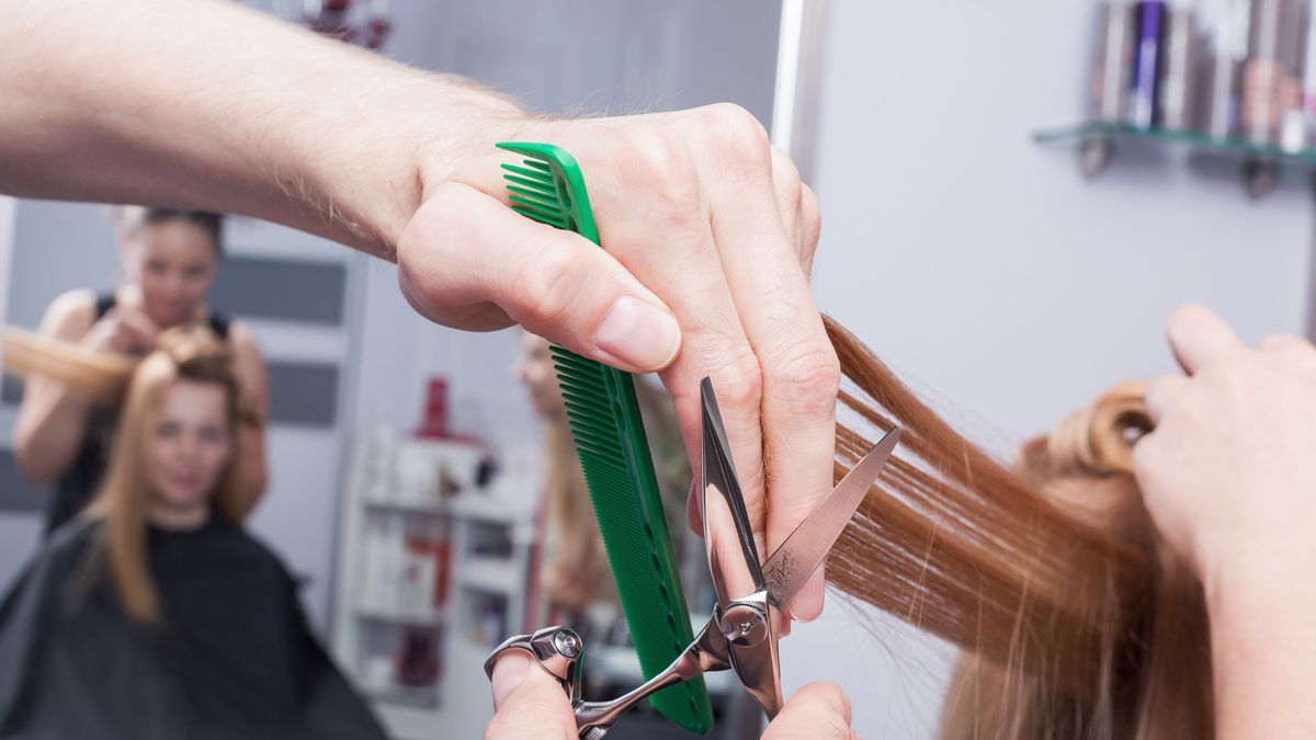 Fryzjer czy kosmetyczka zdrożały o 5,1 proc. w stosunku do roku ubiegłego.