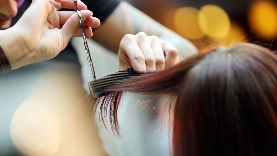 Jak (podobno) mówi stare, chińskie przysłowie: fryzjer nie zadowala się włosami, żąda pieniędzy