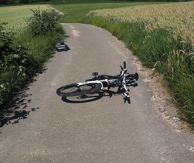 Śmiertelne potrącenie rowerzysty. Sprawca uciekł. Policja zatrzymała podejrzewanego "mówiącego po polsku"