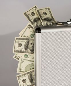 Najbogatsi wolą wydawać miliony na wino niż na sztukę