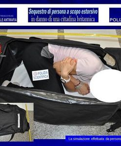 Polak zamknął w walizce brytyjską modelkę. Planował ją sprzedać