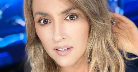Karolina Szostak kusi gorącą fotką prosto z łóżka. Pod cieniutkim prześcieradłem nie ukryła zbyt wiele. Internet zapłonął