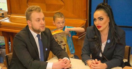 Młody działacz młodzieżówki Nowoczesnej zdegradowany. To kara za spotkanie z polską Angeliną Jolie