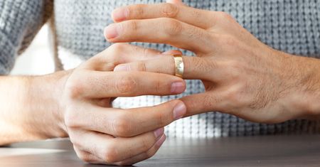 Obrączka odnalazła się po 52 latach. Leżała na tym samym polu