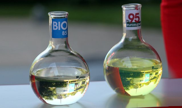 Biopaliwo E10 zmniejsza wydajność pojazdów