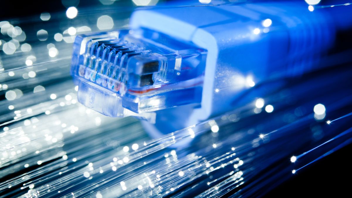 Światłowód i wtyczka RJ-45