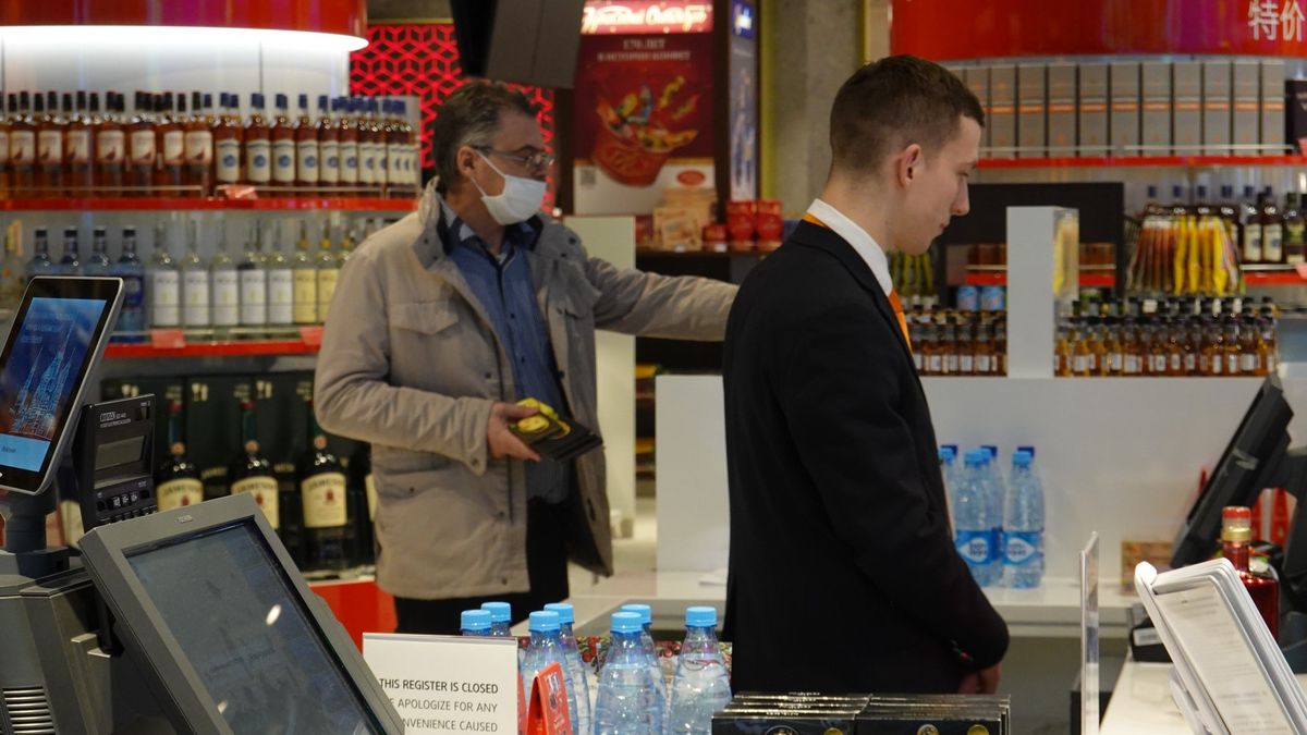 We Włoszech przedsiębiorcy wyczuli zarobek na maseczkach i płynach do dezynfekcji. Wszystko przez koronawirus (zdjęcie ilustracyjne)