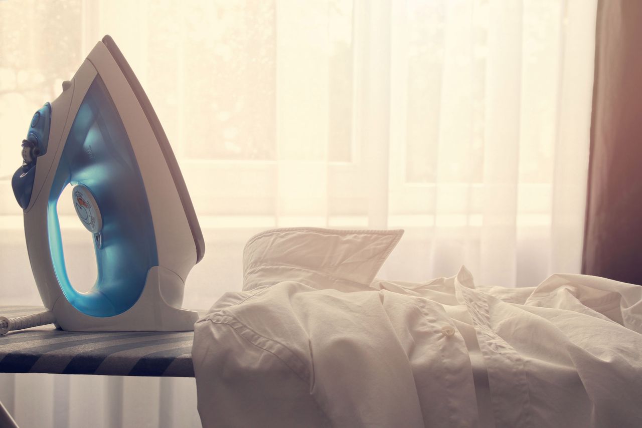 Jak wyczyścić żelazko? Wybierz jeden z domowych i sprawdzonych sposobów