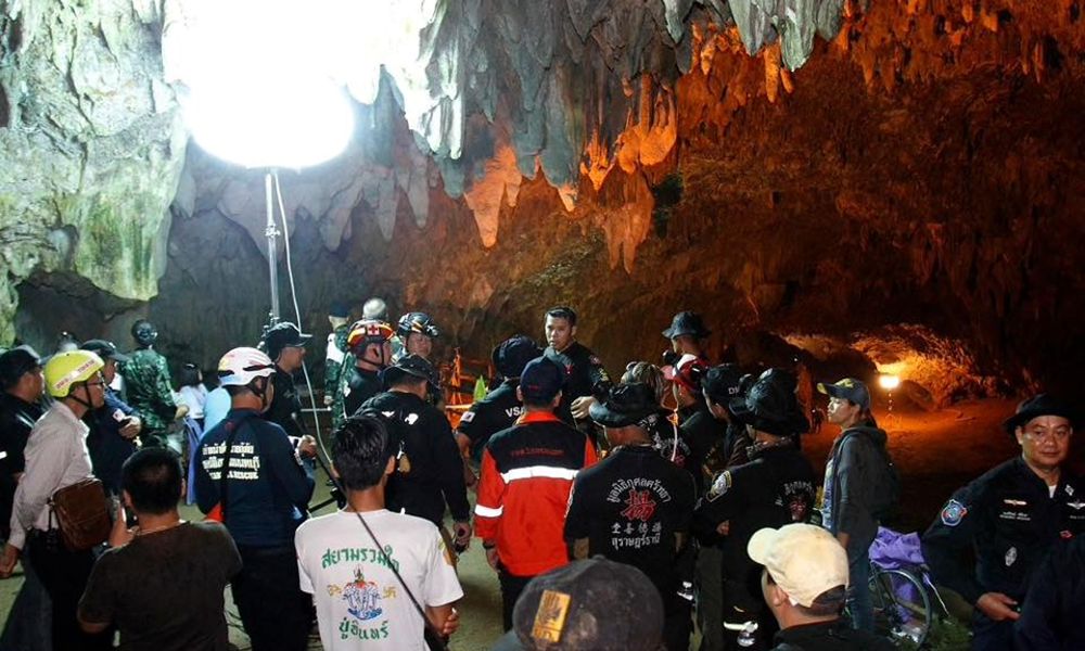 Tajlandia: Ratownicy dzieci uwięzionych w jaskini zmieniają taktykę. Trwa walka z czasem