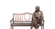 W Pile stanie ławeczka Stanisława Staszica