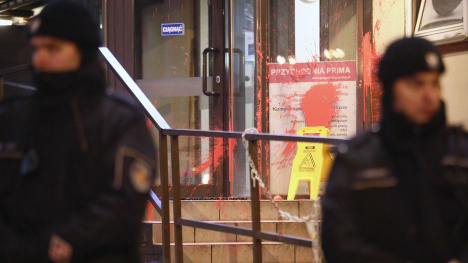 Policjanci zatrzymali jedną z osób odpowiedzialną za atak na siedzibę PiS