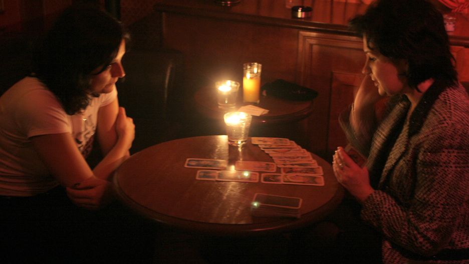 Karty są jednym ze sposobów przewidywania przeszłości