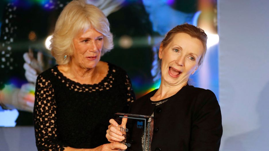 Kamila, księżna Kornwalii, wręczyła Annie Burns nagrodę Man Booker 2018