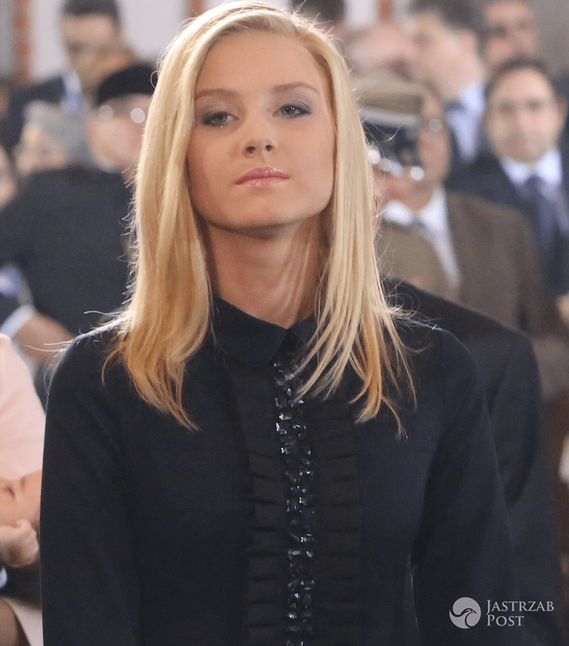 Kinga Duda w makijażu