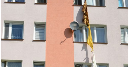 Pomorskie. Złodziej uciekał przed policją po linie z prześcieradeł. Sprytny plan jednak się nie powiódł