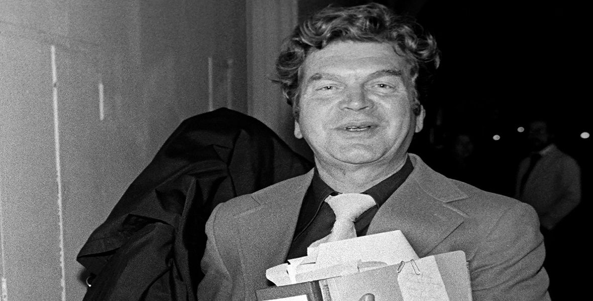 Proces Heinricha Schuetza w Monachium (3.11.1975). Obrońca Andreas Grasmueller i Heinrich Schuetz schowany pod togą 