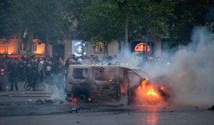 Zamieszki we Francji. Demonstranci demolowali wystawy i podpalali samochody