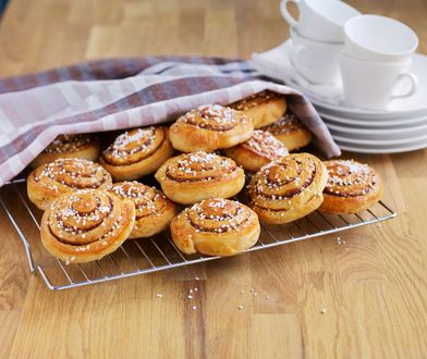 Kanelbullar - szwedzkie cynamonowe bułeczki do kawy