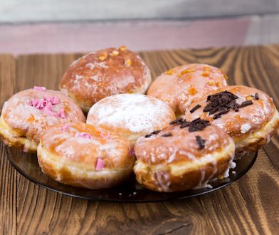 Tłusty czwartek 2019. Kiedy wypada w tym roku? Skąd pochodzi ta tradycja? Sprawdź prosty przepis na pączki