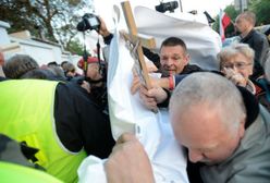 Przepychanki na Starych Powązkach