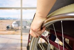 Staruszka przez wiele godzin koczowała na lotnisku. Zawiniła linia lotnicza?