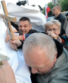 Przepychanki na Starych Powązkach