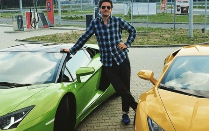 "Król TVN-u" pochwalił się zawartością swojego garażu.