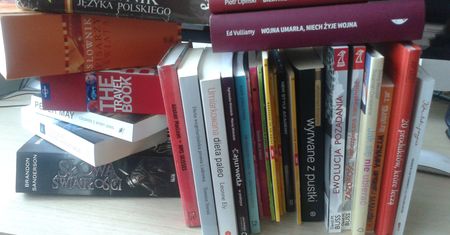 Mówi się, że Polacy nie czytają książek. Ten widok zaprzecza wszelkim teoriom