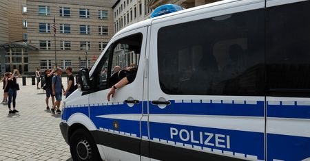Niemcy. Nastolatki chciały odbić kolegę z komisariatu policji, wywołały zamieszki