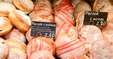 Tłusty czwartek 2020. Gdzie kupić najtańsze pączki [Biedronka, Lidl, Carrefour]