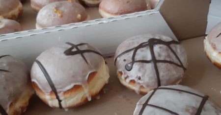 Jak wykorzystać czerstwe pączki. Kilka praktycznych porad