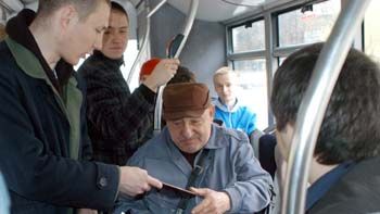 Książki w autobusie