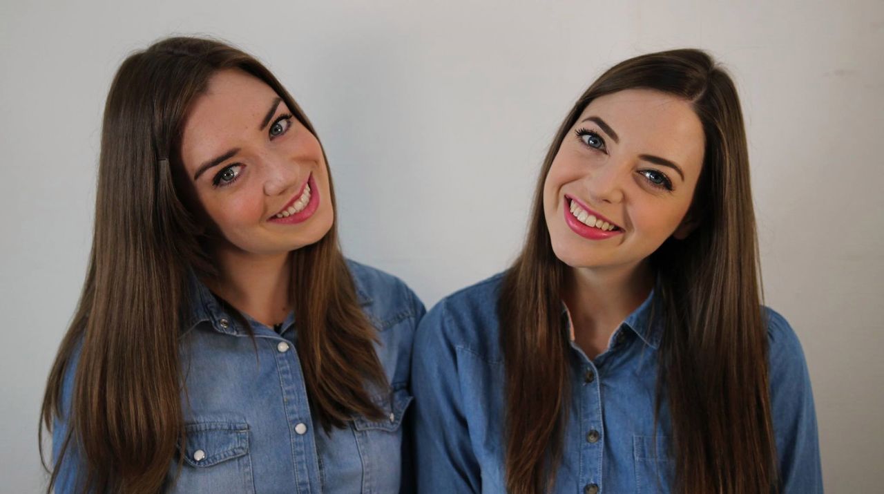 Są niemal identyczne, a nie są siostrami. Jaka jest ich tajemnica?