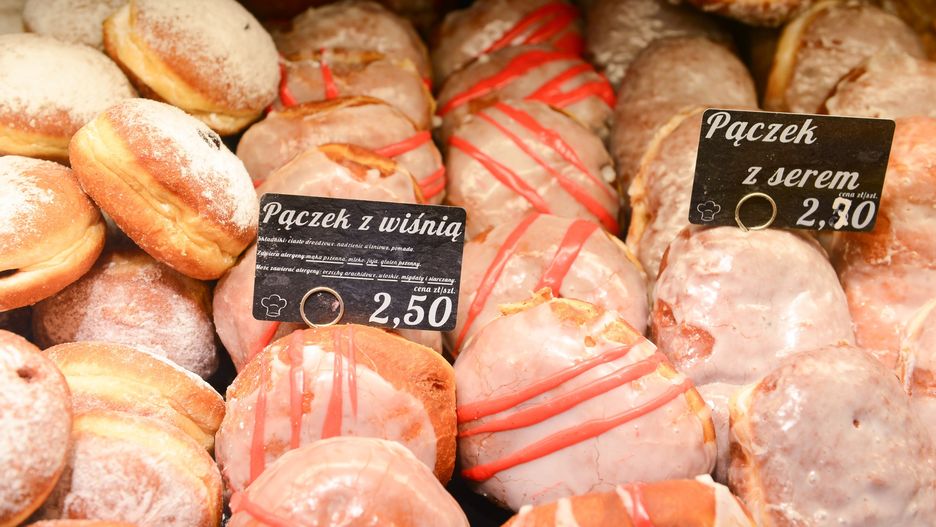 Tłusty czwartek 2020. Gdzie kupić najtańsze pączki? Ceny w Biedronce, Lidlu i sklepach Carrefour.