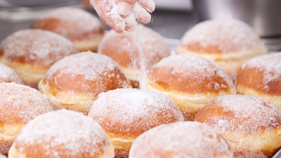 Przepis na pączki na tłusty czwartek. Jak w prosty sposób możemy zrobić pyszne, domowe pączki?